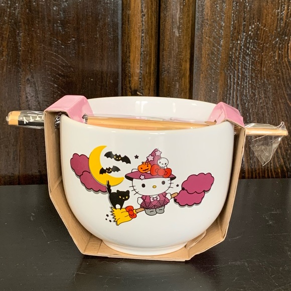 Hello Kitty Witch Flying on Broom with Black Cat 20oz Halloween Noodle Bowl Set - Picture 2 of 10